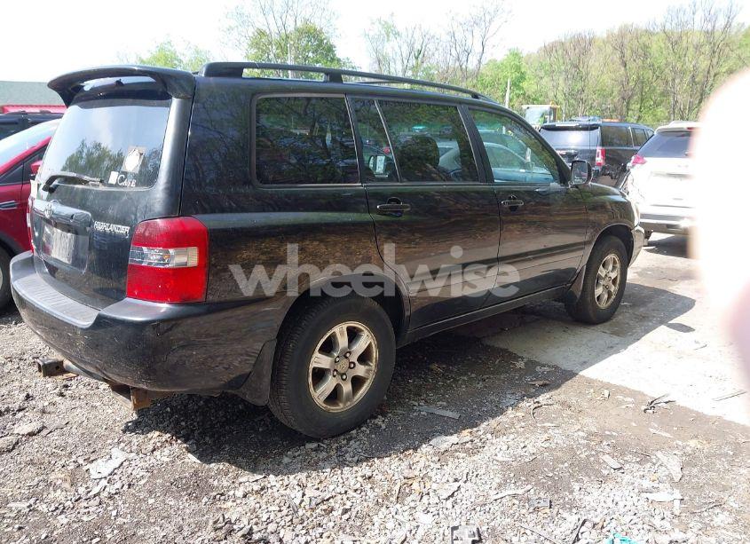Photo 4 of 2005 Toyota Highlander V6 (VIN JTEEP21A750124824)