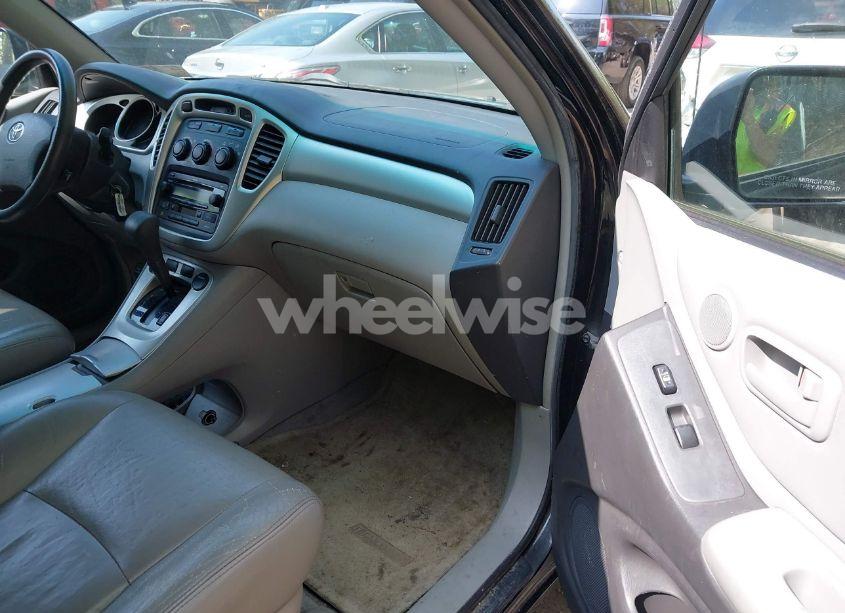 Photo 5 of 2005 Toyota Highlander V6 (VIN JTEEP21A750124824)
