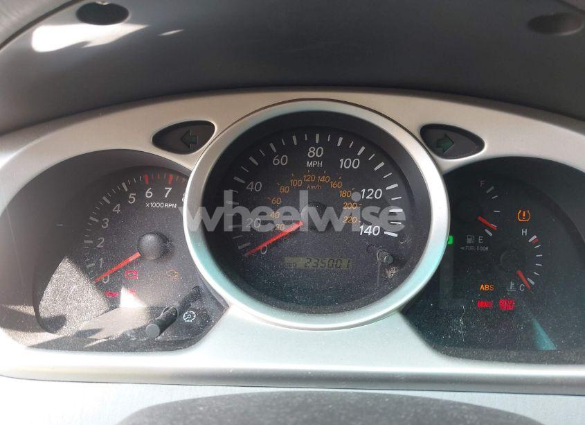 Photo 7 of 2005 Toyota Highlander V6 (VIN JTEEP21A750124824)