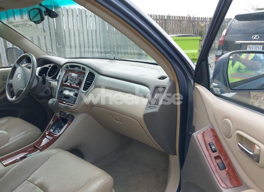 Photo 5 of 2005 Toyota Highlander LIMITED V6 (VIN JTEEP21A850111175)