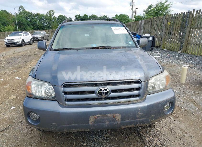 Photo 6 of 2005 Toyota Highlander LIMITED V6 (VIN JTEEP21A850111175)