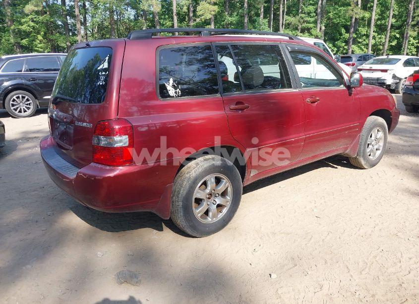 Photo 4 of 2005 Toyota Highlander V6 (VIN JTEEP21A950121603)