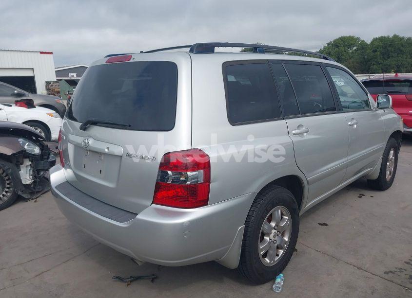 Photo 4 of 2005 Toyota Highlander V6 (VIN JTEEP21AX50093942)