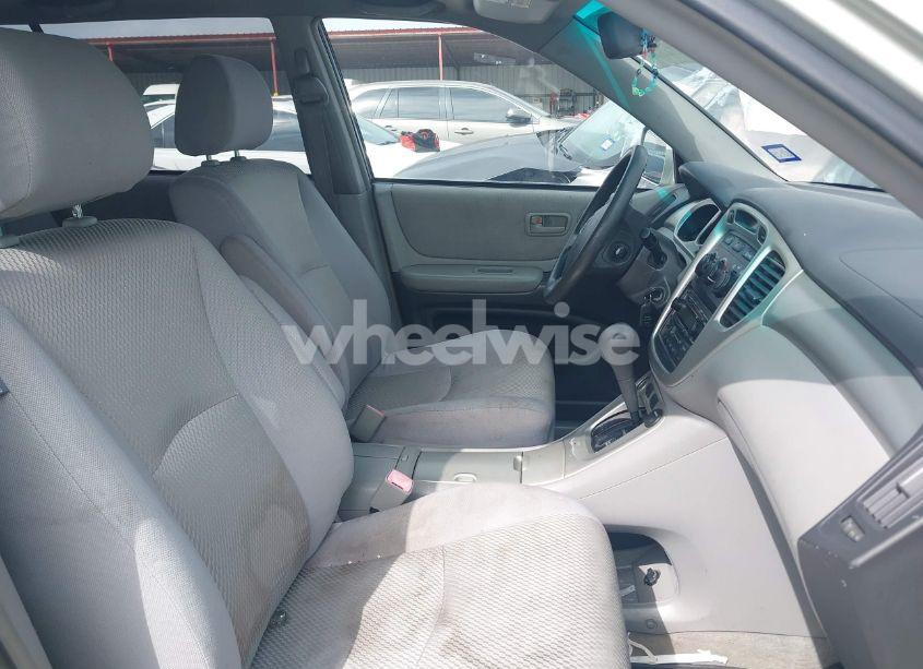 Photo 5 of 2005 Toyota Highlander V6 (VIN JTEEP21AX50093942)