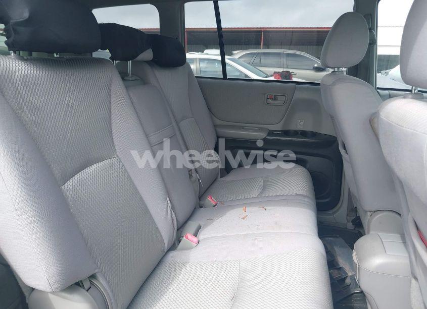 Photo 8 of 2005 Toyota Highlander V6 (VIN JTEEP21AX50093942)