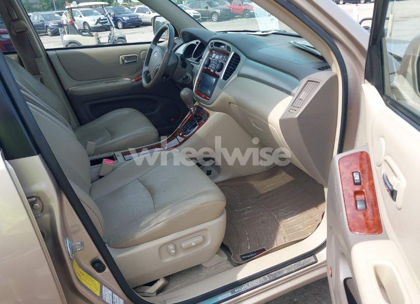 Photo 5 of 2005 Toyota Highlander LIMITED V6 (VIN JTEEP21AX50133484)