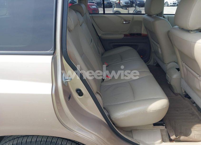 Photo 8 of 2005 Toyota Highlander LIMITED V6 (VIN JTEEP21AX50133484)