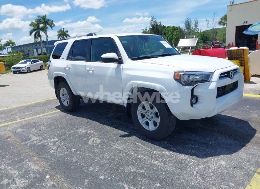 2024 Toyota 4runner SR5 (VIN JTEEU5JR6R5310976) main photo