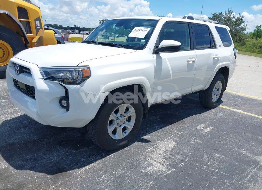 Photo 2 of 2024 Toyota 4runner SR5 (VIN JTEEU5JR6R5310976)