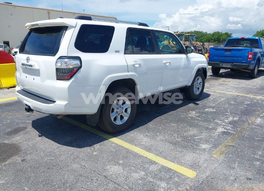 Photo 4 of 2024 Toyota 4runner SR5 (VIN JTEEU5JR6R5310976)