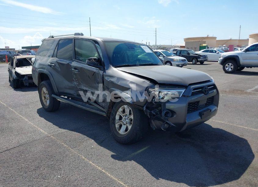 2021 Toyota 4runner SR5 (VIN JTEEU5JR7M5238517) main photo