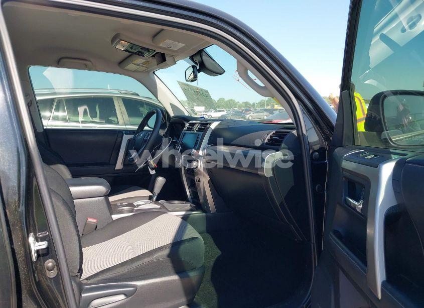 Photo 5 of 2021 Toyota 4runner SR5 (VIN JTEEU5JR7M5242390)