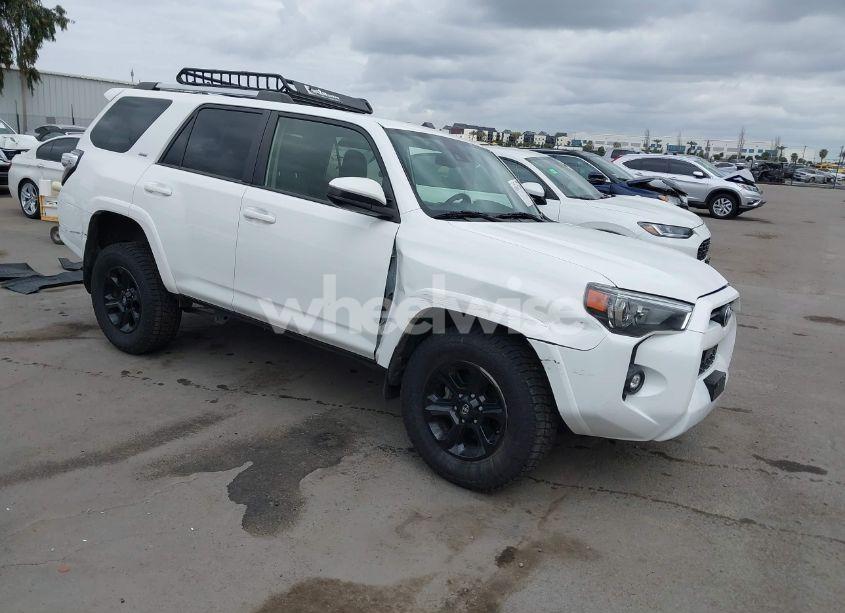 2022 Toyota 4runner SR5 (VIN JTEEU5JR7N5257599) main photo
