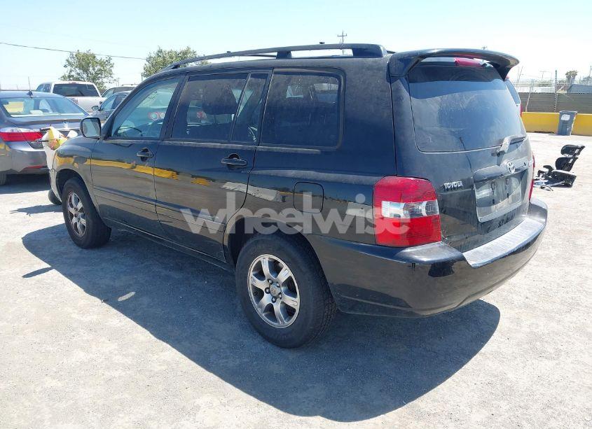 Photo 3 of 2005 Toyota Highlander (VIN JTEGD21A050118865)