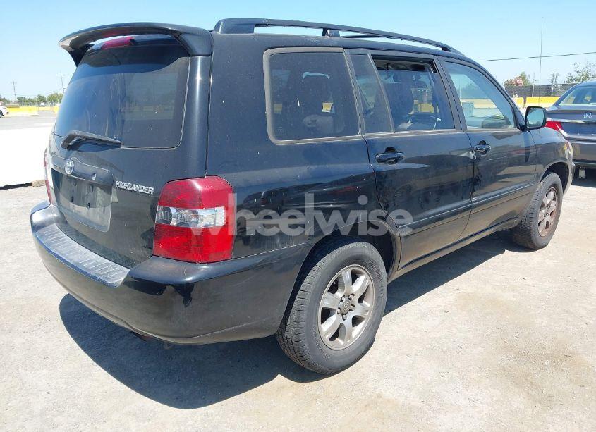 Photo 4 of 2005 Toyota Highlander (VIN JTEGD21A050118865)