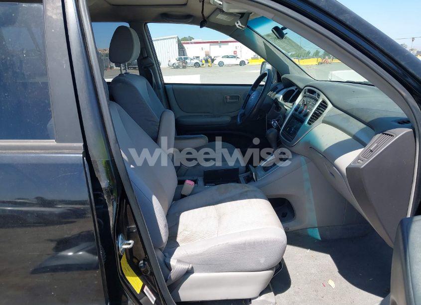 Photo 5 of 2005 Toyota Highlander (VIN JTEGD21A050118865)