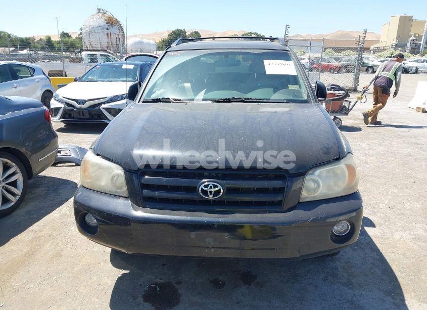 Photo 6 of 2005 Toyota Highlander (VIN JTEGD21A050118865)