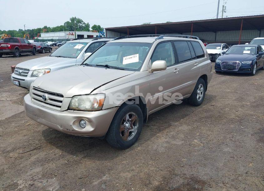 Photo 2 of 2005 Toyota Highlander (VIN JTEGD21A150106434)