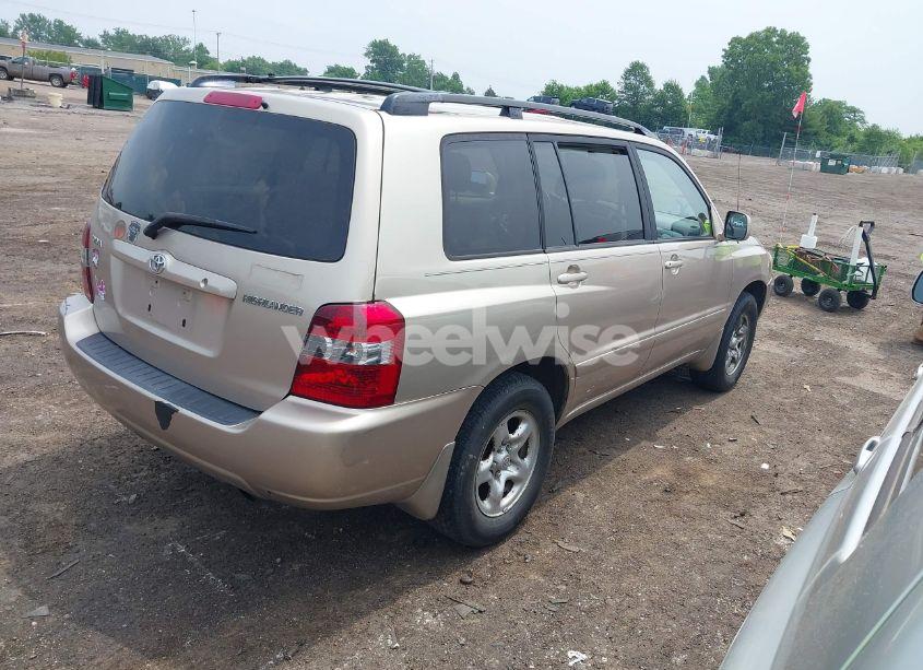 Photo 4 of 2005 Toyota Highlander (VIN JTEGD21A150106434)