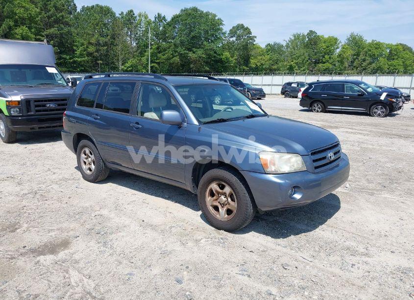 2005 Toyota Highlander (VIN JTEGD21A250106698) main photo