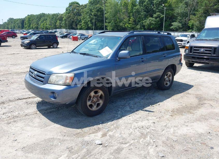 Photo 2 of 2005 Toyota Highlander (VIN JTEGD21A250106698)