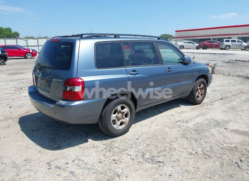 Photo 4 of 2005 Toyota Highlander (VIN JTEGD21A250106698)