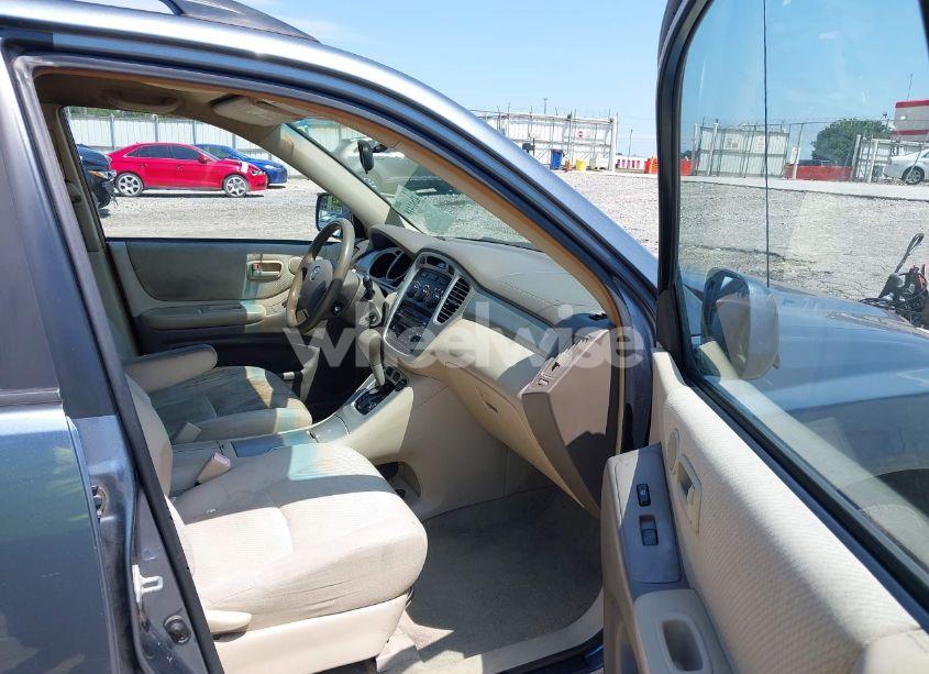 Photo 5 of 2005 Toyota Highlander (VIN JTEGD21A250106698)