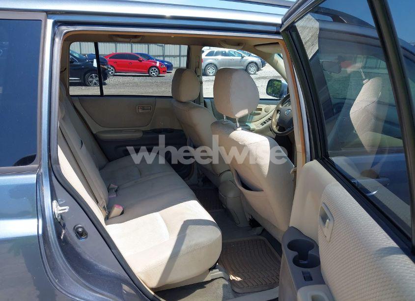 Photo 8 of 2005 Toyota Highlander (VIN JTEGD21A250106698)