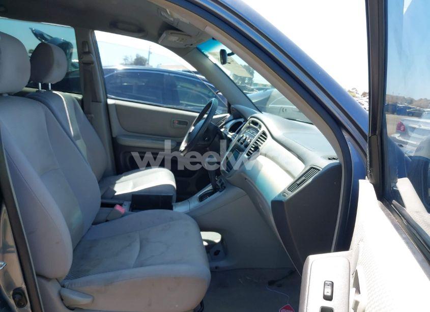 Photo 5 of 2006 Toyota Highlander (VIN JTEGD21A460142717)