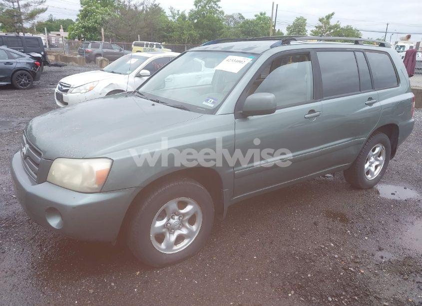 Photo 2 of 2005 Toyota Highlander (VIN JTEGD21A550123155)