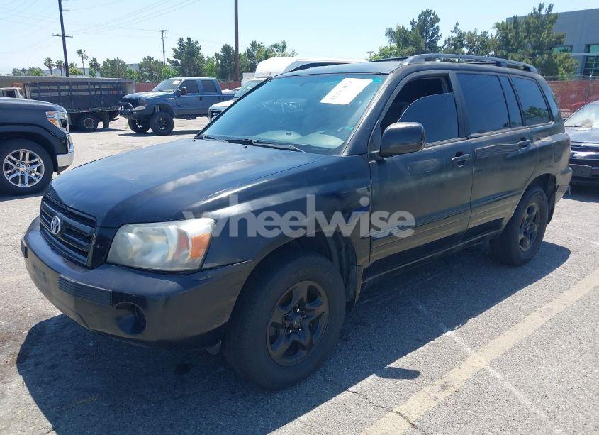 Photo 2 of 2005 Toyota Highlander (VIN JTEGD21A650114156)