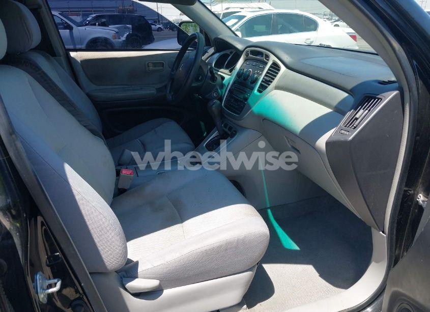 Photo 5 of 2005 Toyota Highlander (VIN JTEGD21A650114156)