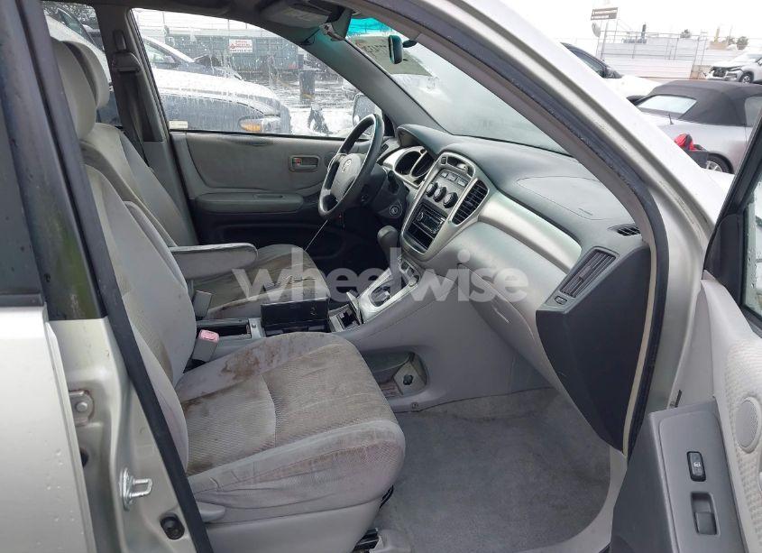 Photo 5 of 2004 Toyota Highlander (VIN JTEGD21A740090013)