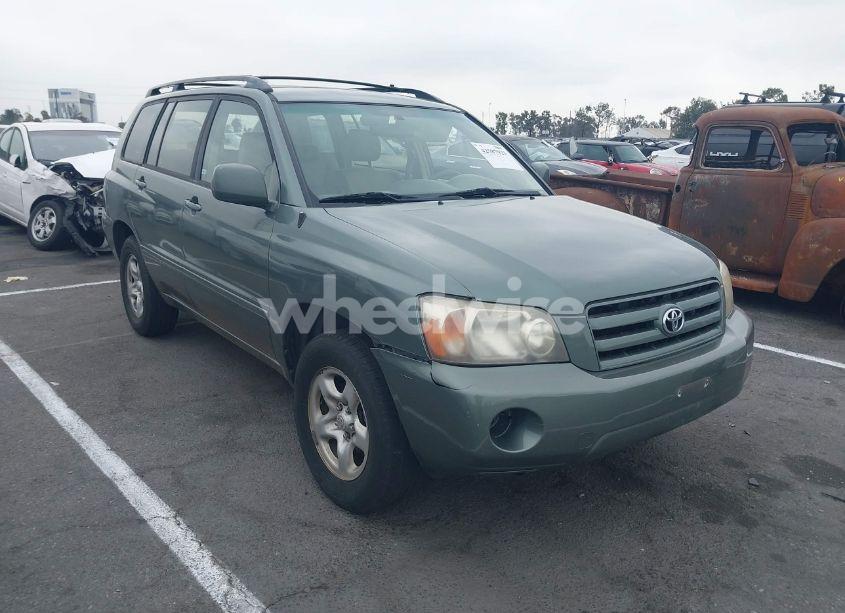 2005 Toyota Highlander (VIN JTEGD21A750108737) main photo