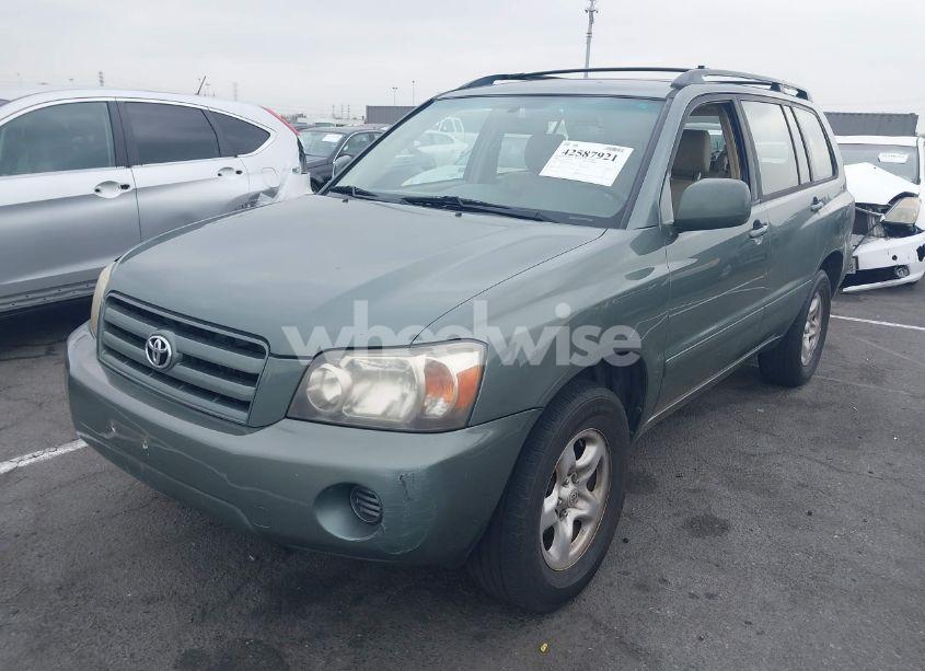 Photo 2 of 2005 Toyota Highlander (VIN JTEGD21A750108737)