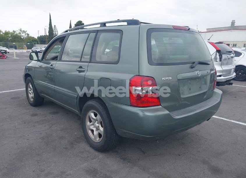 Photo 3 of 2005 Toyota Highlander (VIN JTEGD21A750108737)