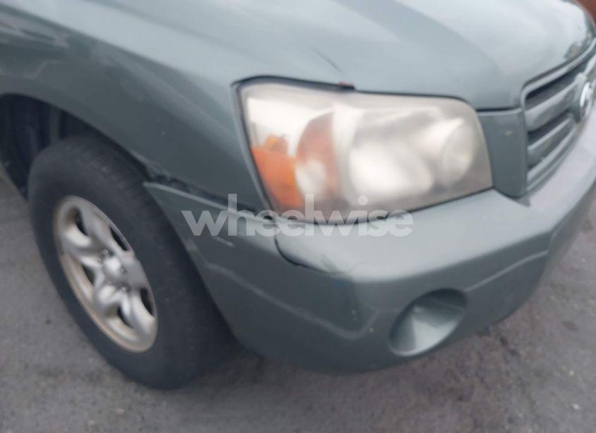 Photo 6 of 2005 Toyota Highlander (VIN JTEGD21A750108737)