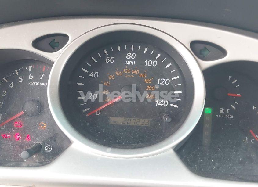 Photo 7 of 2005 Toyota Highlander (VIN JTEGD21A750108737)