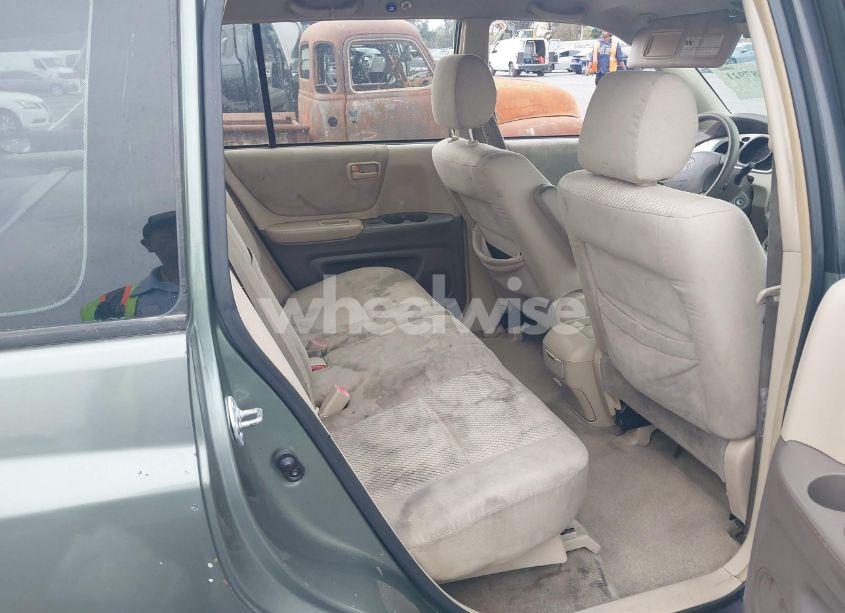 Photo 8 of 2005 Toyota Highlander (VIN JTEGD21A750108737)