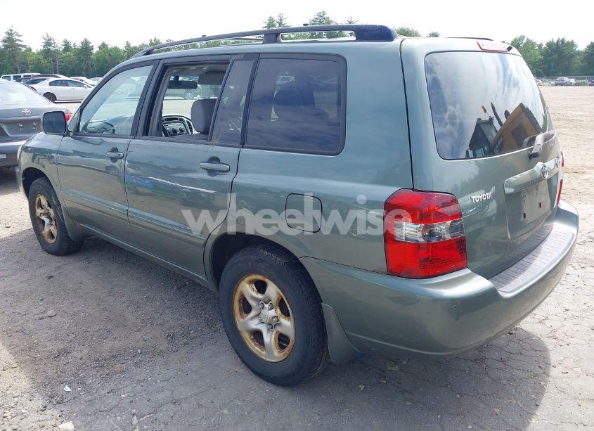 Photo 3 of 2005 Toyota Highlander (VIN JTEGD21A850131282)
