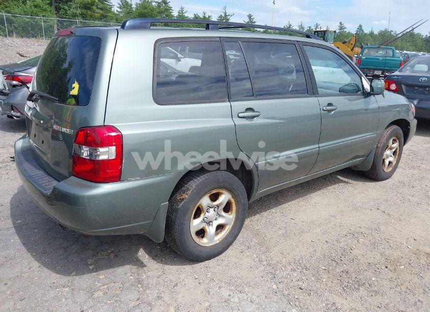 Photo 4 of 2005 Toyota Highlander (VIN JTEGD21A850131282)