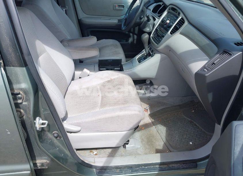 Photo 5 of 2005 Toyota Highlander (VIN JTEGD21A850131282)