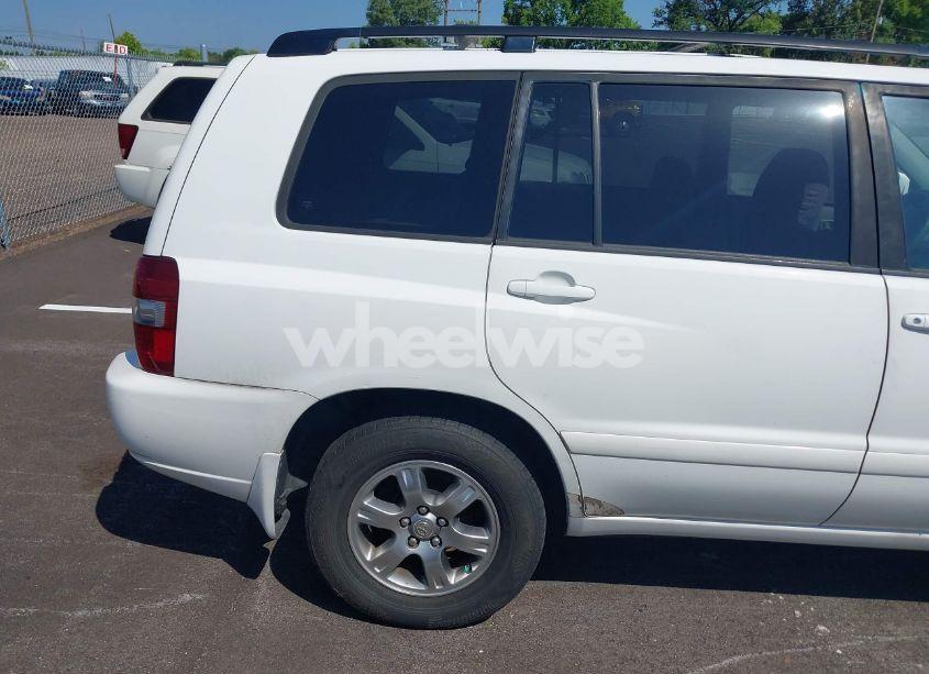 Photo 4 of 2006 Toyota Highlander (VIN JTEGD21A860141215)