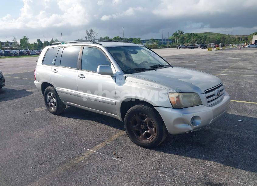 2005 Toyota Highlander (VIN JTEGD21A950106052) main photo