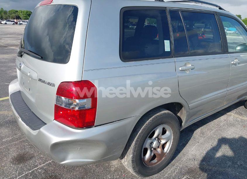 Photo 14 of 2005 Toyota Highlander (VIN JTEGD21A950106052)