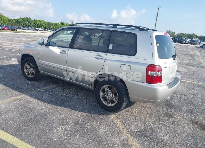 Photo 3 of 2005 Toyota Highlander (VIN JTEGD21A950106052)