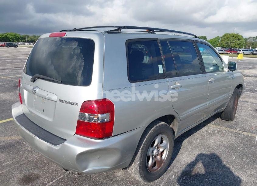 Photo 6 of 2005 Toyota Highlander (VIN JTEGD21A950106052)