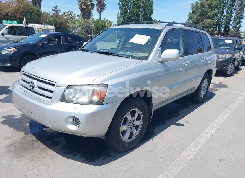 Photo 2 of 2005 Toyota Highlander V6 (VIN JTEGP21A050045410)