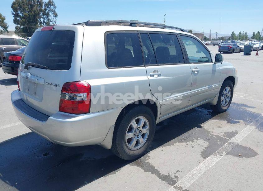 Photo 4 of 2005 Toyota Highlander V6 (VIN JTEGP21A050045410)