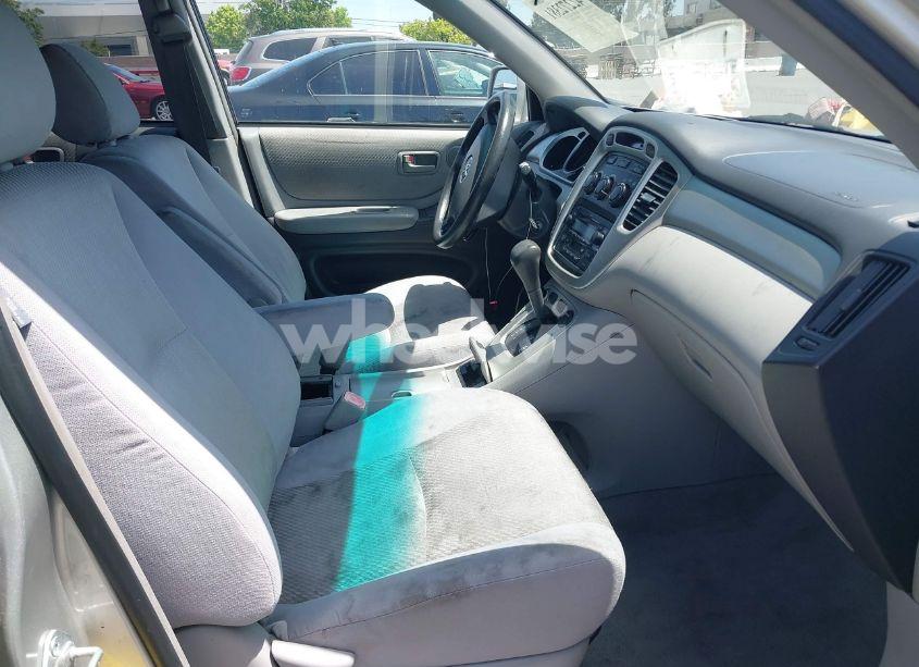 Photo 5 of 2005 Toyota Highlander V6 (VIN JTEGP21A050045410)